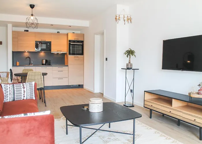 African-Style Apartment - Stadtnah, Parkplatz, E-Ladestation Fuer Auto & Fahrraeder, Gitterbox Fuer Fahrraeder, Fitnessstudio